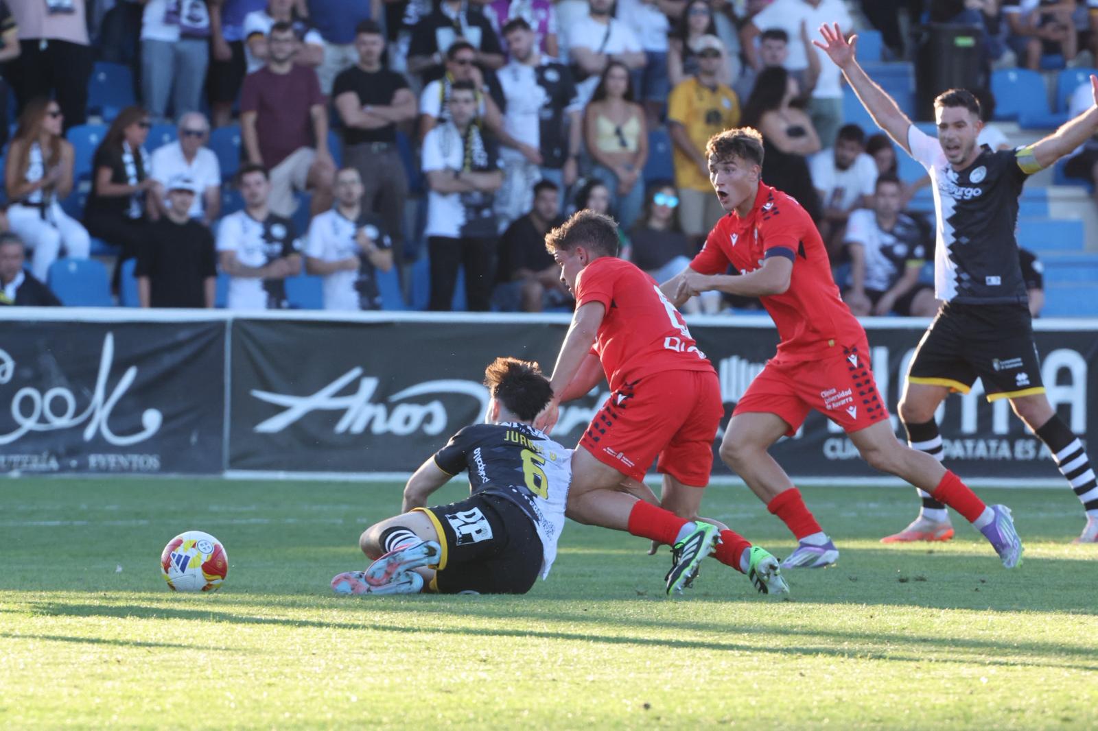 El debut ligero de Unionistas con 3.000 personas en el Reina Sofía