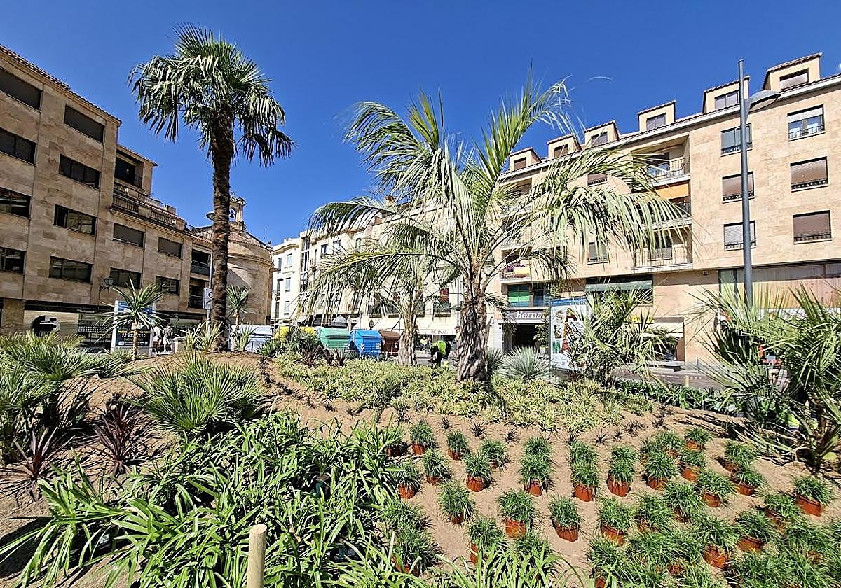 Así ha quedado el nuevo parterre de la plaza de Santa Eulalia.