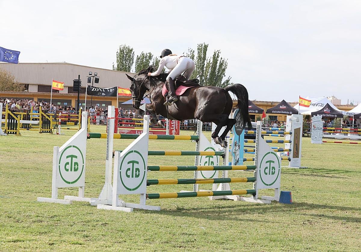 El Concurso Hípico de Salamanca vive su segunda jornada con saltos de altura y una gran expectación