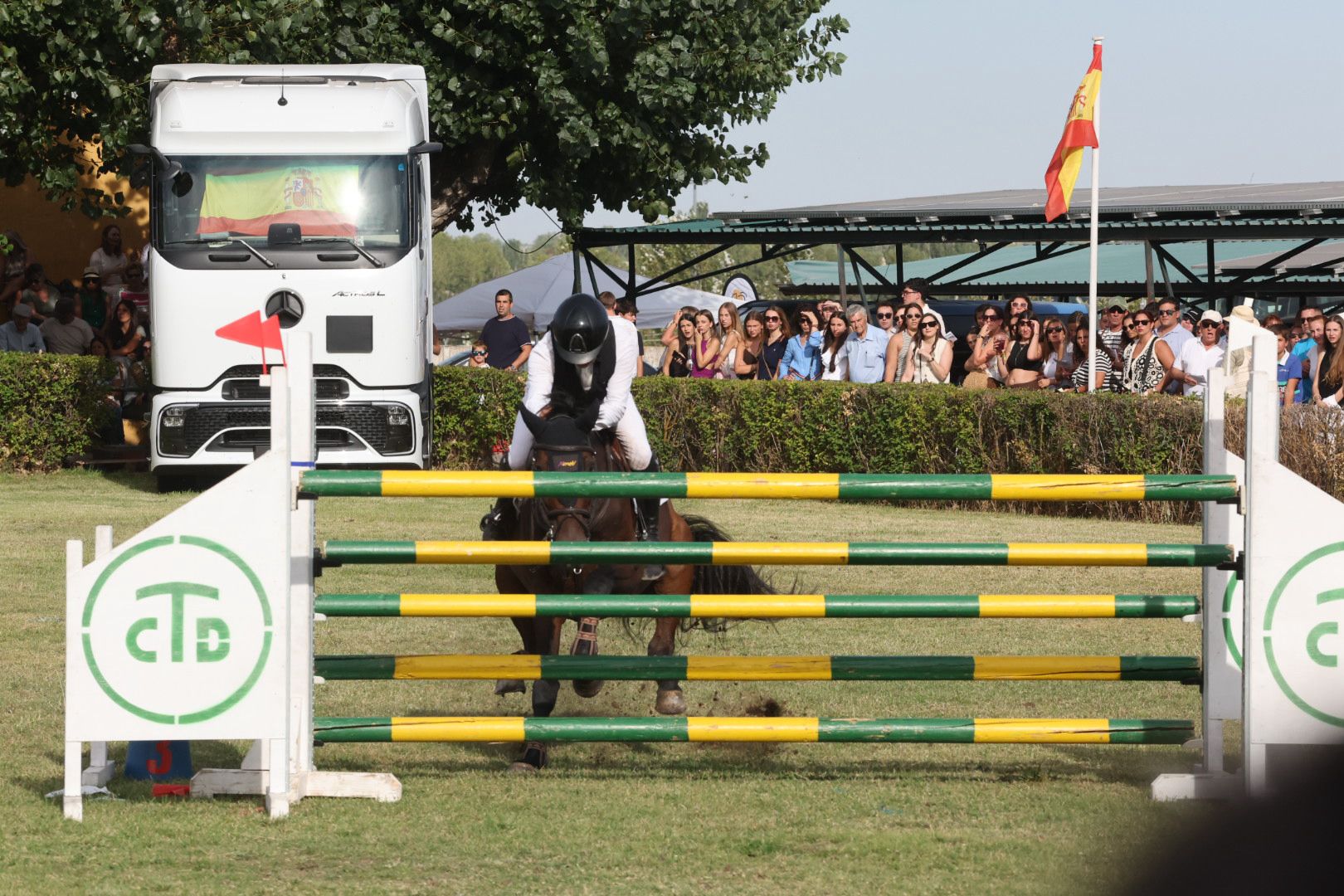 El Concurso Hípico de Salamanca vive su segunda jornada con saltos de altura y una gran expectación