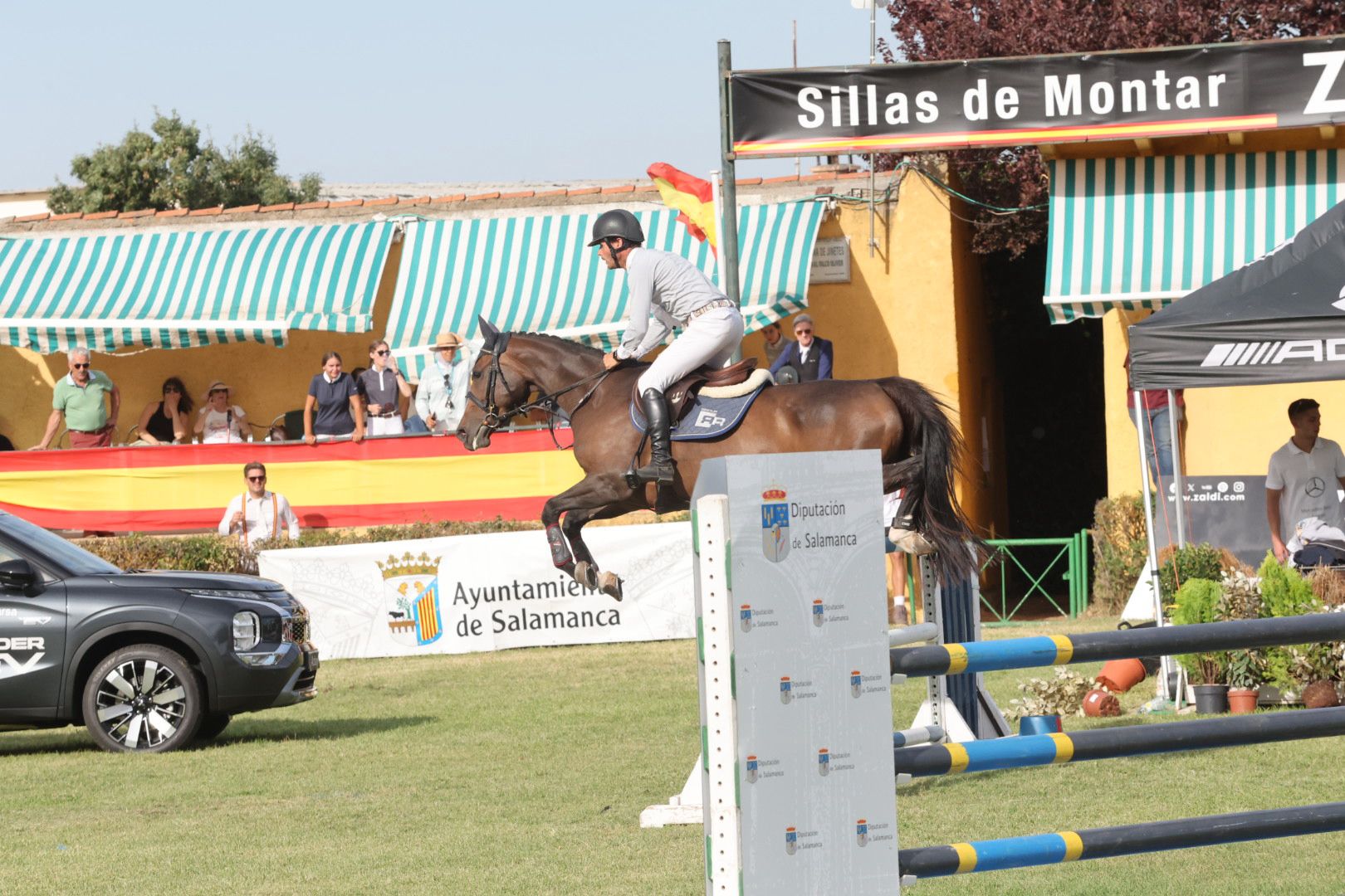 El Concurso Hípico de Salamanca vive su segunda jornada con saltos de altura y una gran expectación
