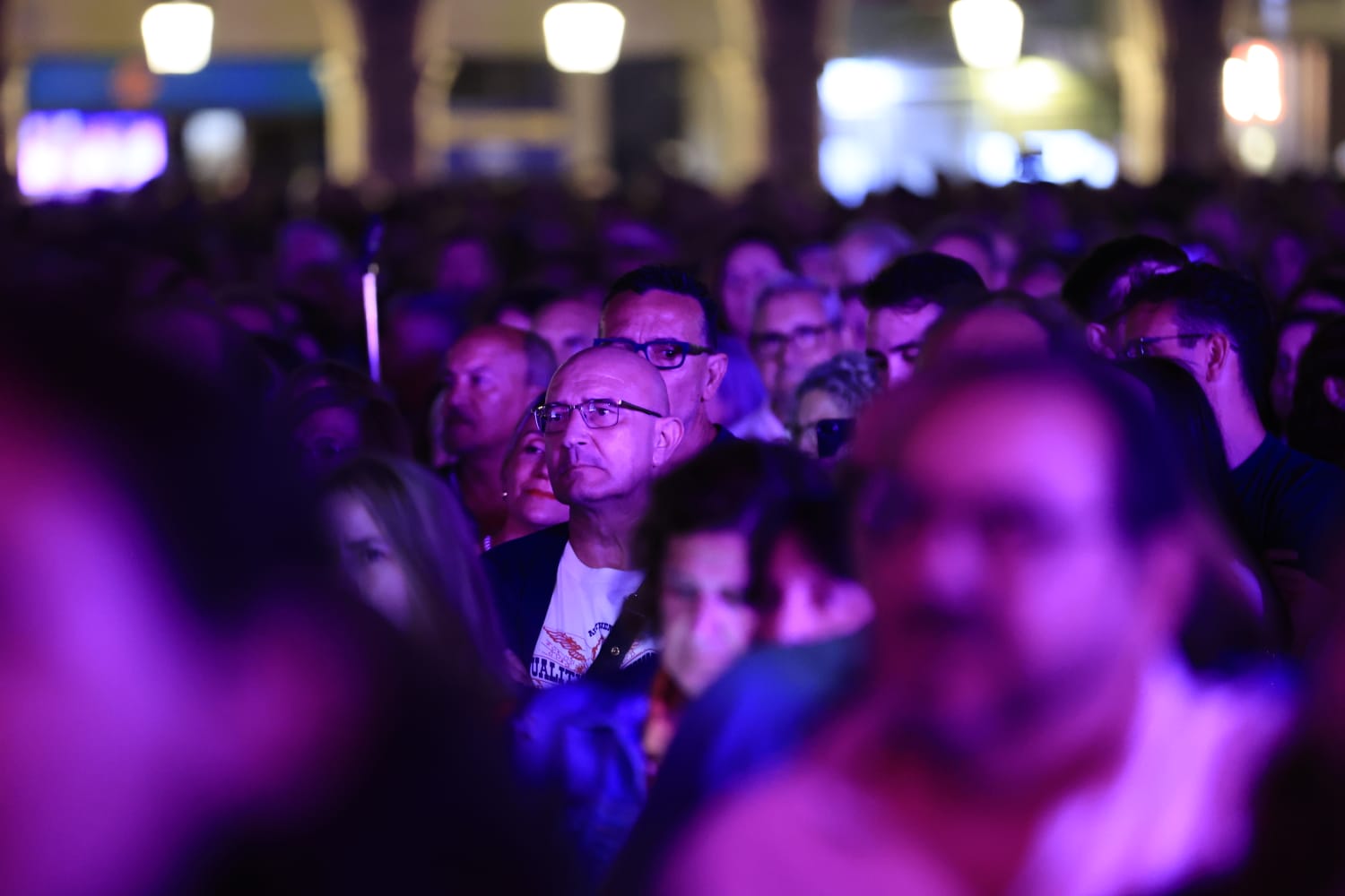 Fiesta flamenca en una Plaza Mayor a rebosar con Siempre Así