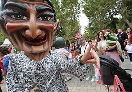 La diversión toma la salida desde La Alamedilla para cabezudos y moteros