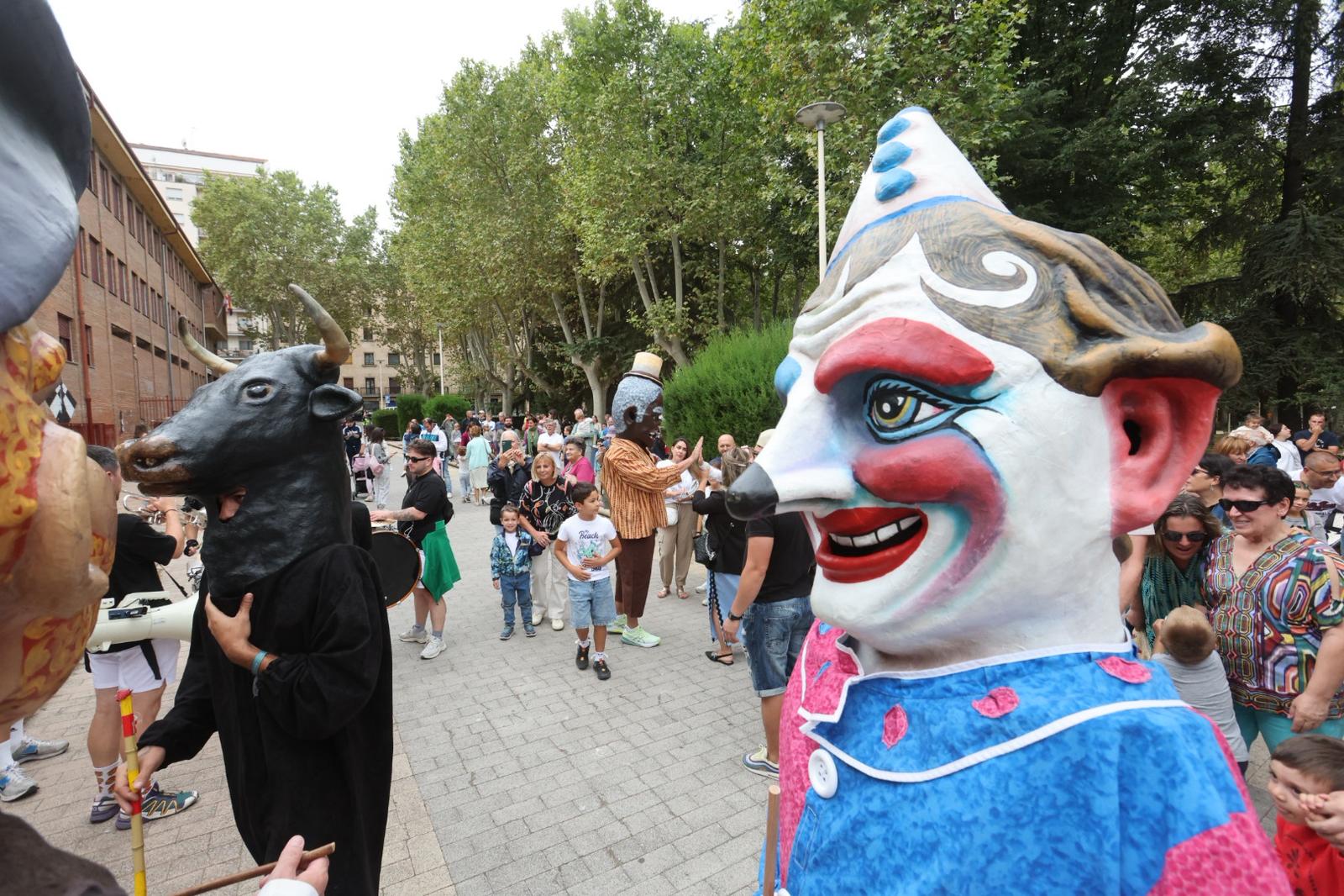 La diversión toma la salida desde La Alamedilla para cabezudos y moteros