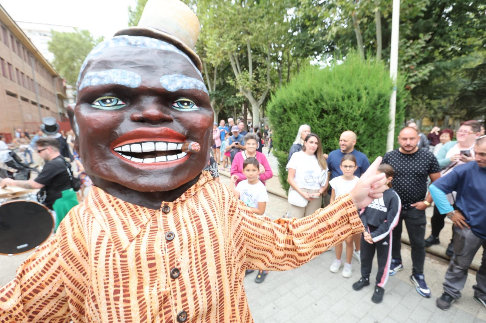 La diversión toma la salida desde La Alamedilla para cabezudos y moteros