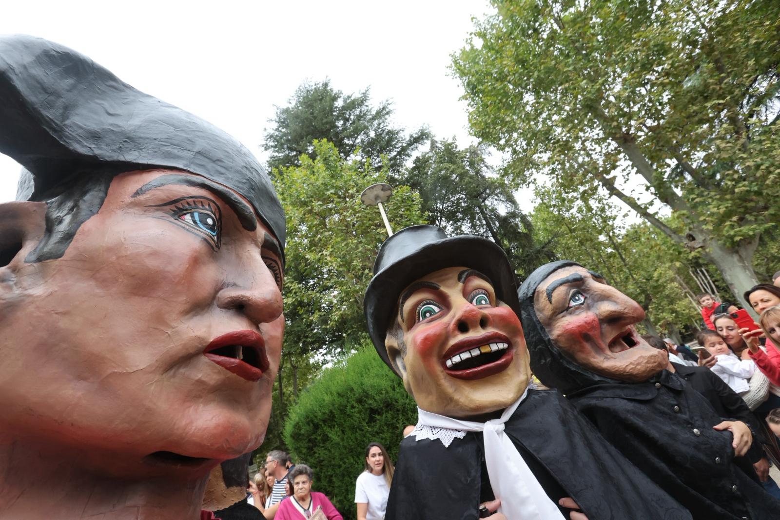 La diversión toma la salida desde La Alamedilla para cabezudos y moteros