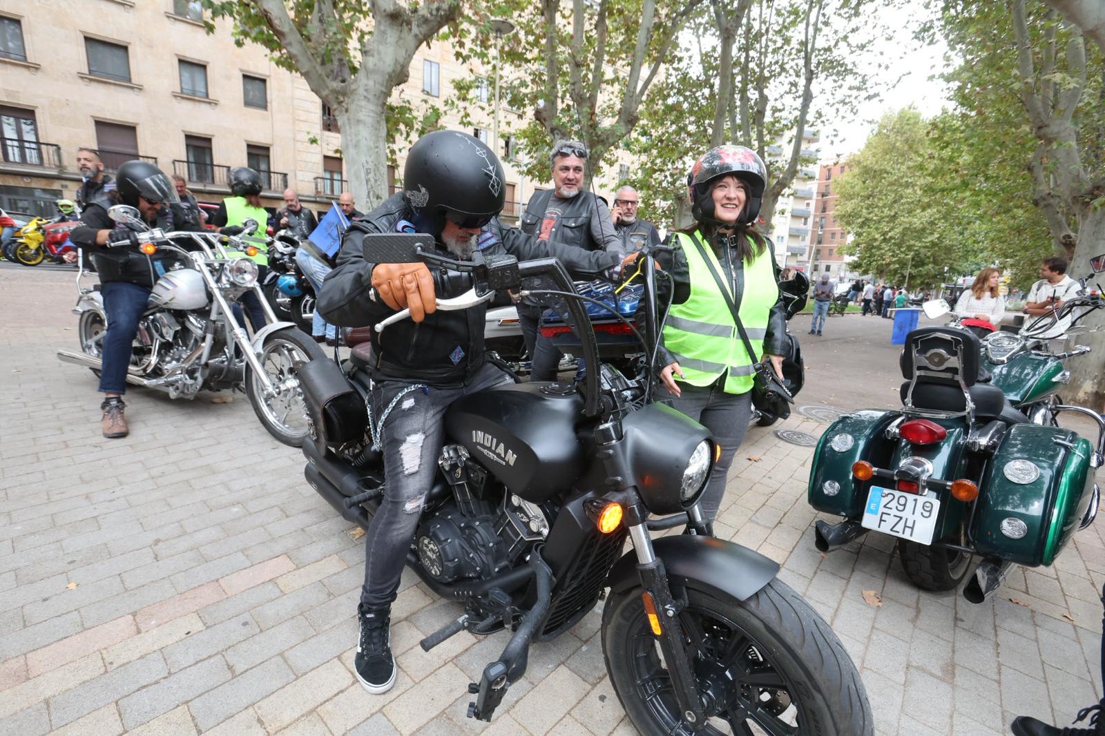 La diversión toma la salida desde La Alamedilla para cabezudos y moteros