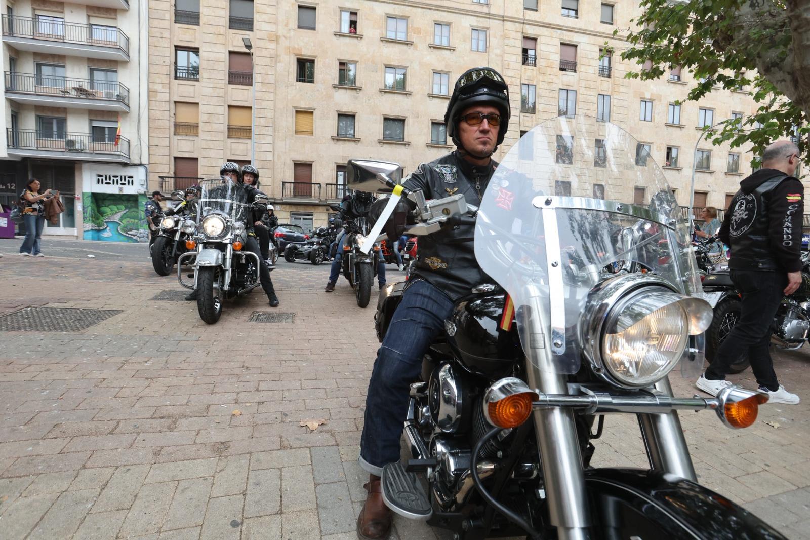 La diversión toma la salida desde La Alamedilla para cabezudos y moteros