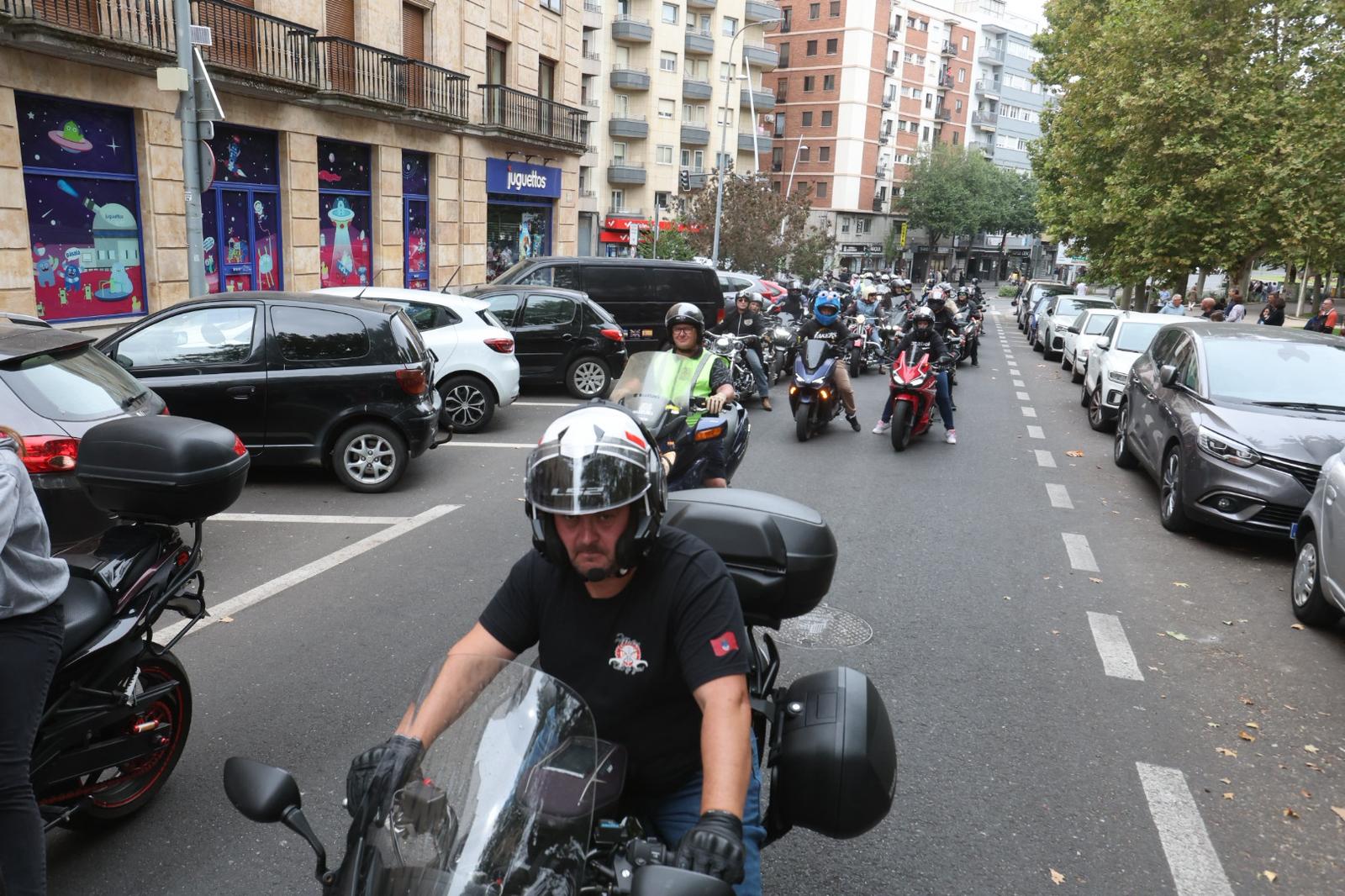 La diversión toma la salida desde La Alamedilla para cabezudos y moteros