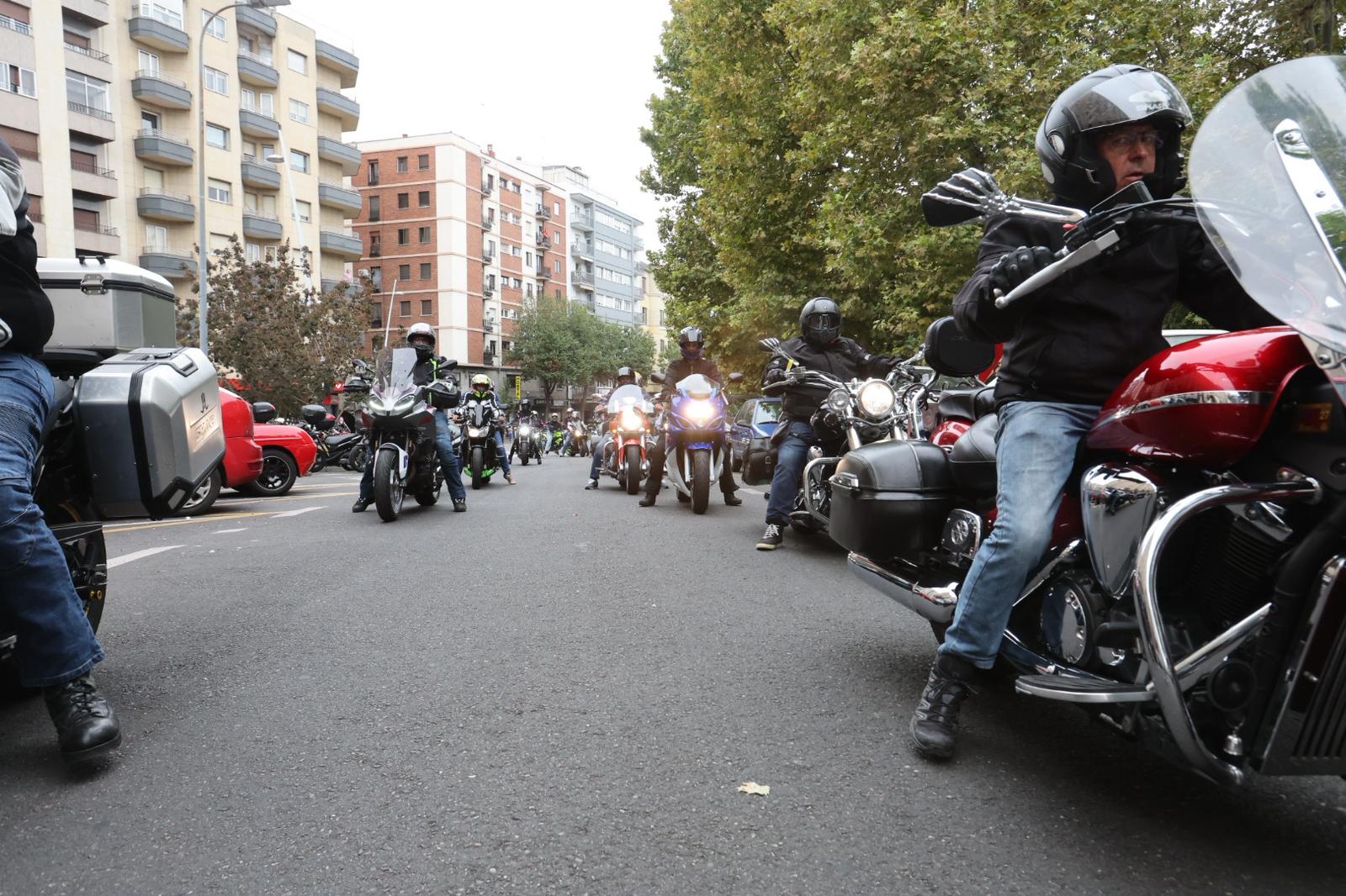 La diversión toma la salida desde La Alamedilla para cabezudos y moteros