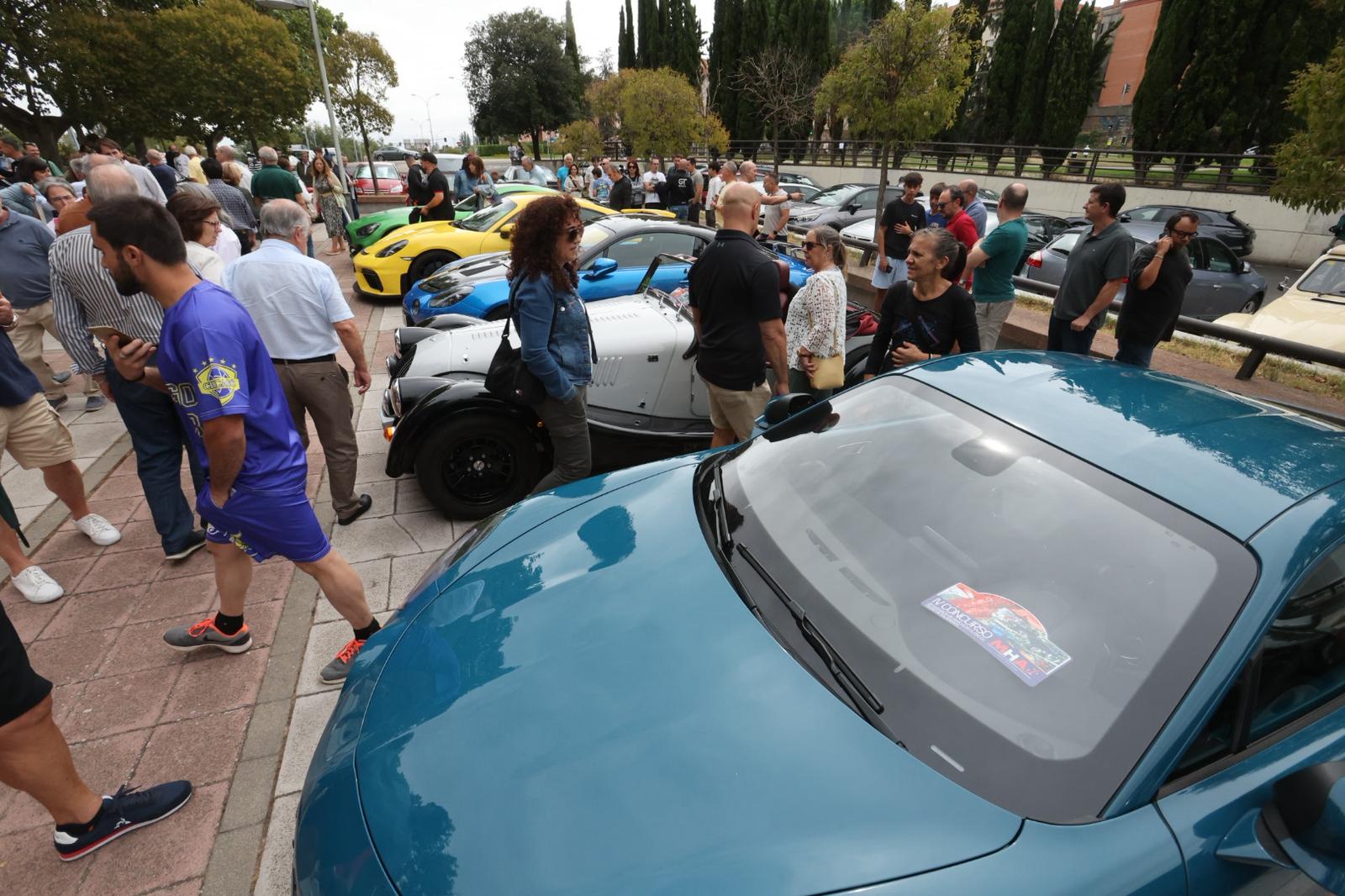 Los coches clásicos enriquecen la vista más icónica de Salamanca