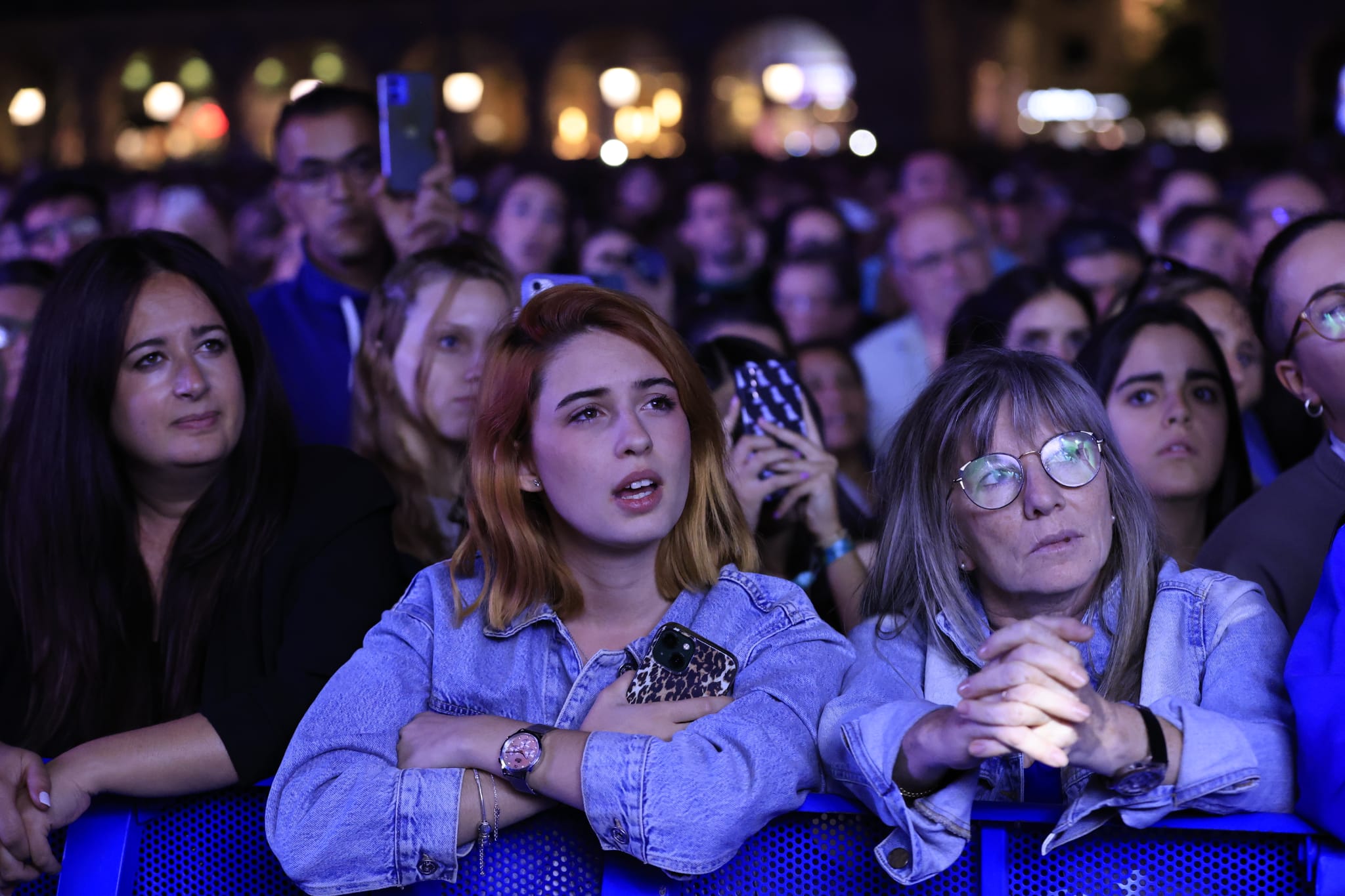 Un inesperado Antonio José llena de arte la Plaza Mayor de Salamanca