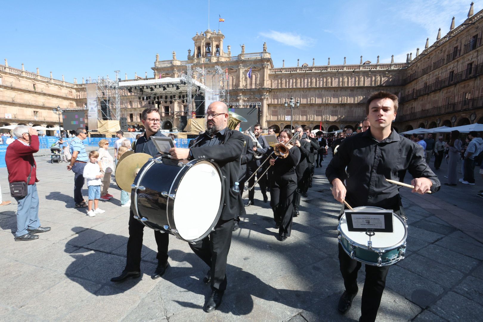 Pleno de autoridades en la tradicional misa de la Virgen de la Vega