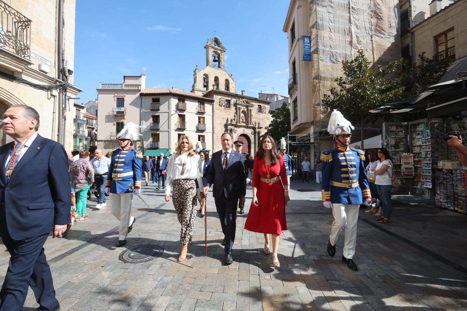 Pleno de autoridades en la tradicional misa de la Virgen de la Vega