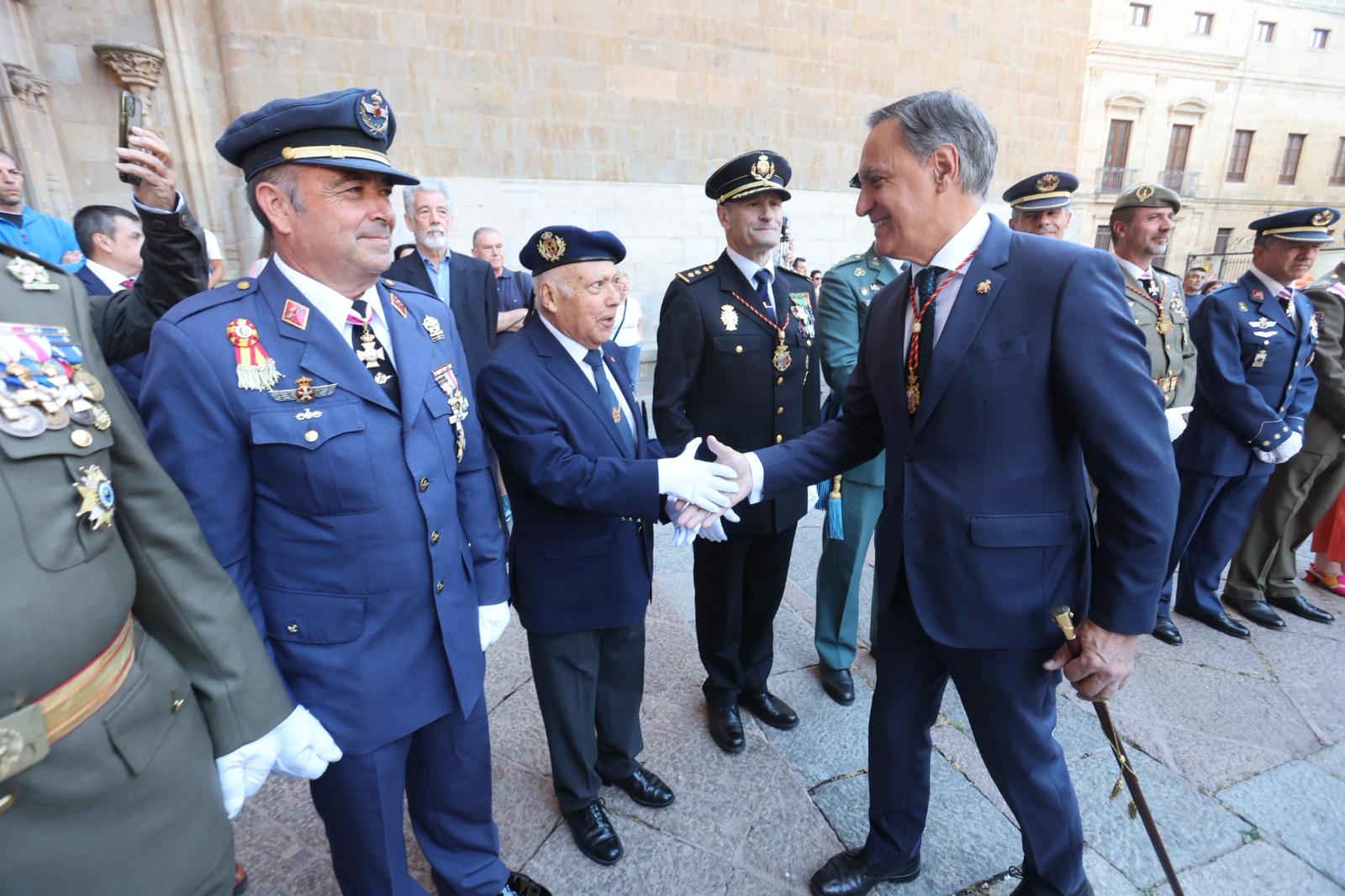 Pleno de autoridades en la tradicional misa de la Virgen de la Vega