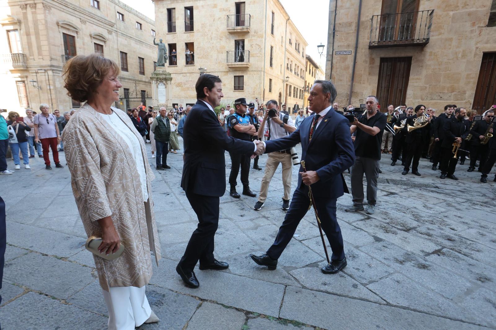 Pleno de autoridades en la tradicional misa de la Virgen de la Vega