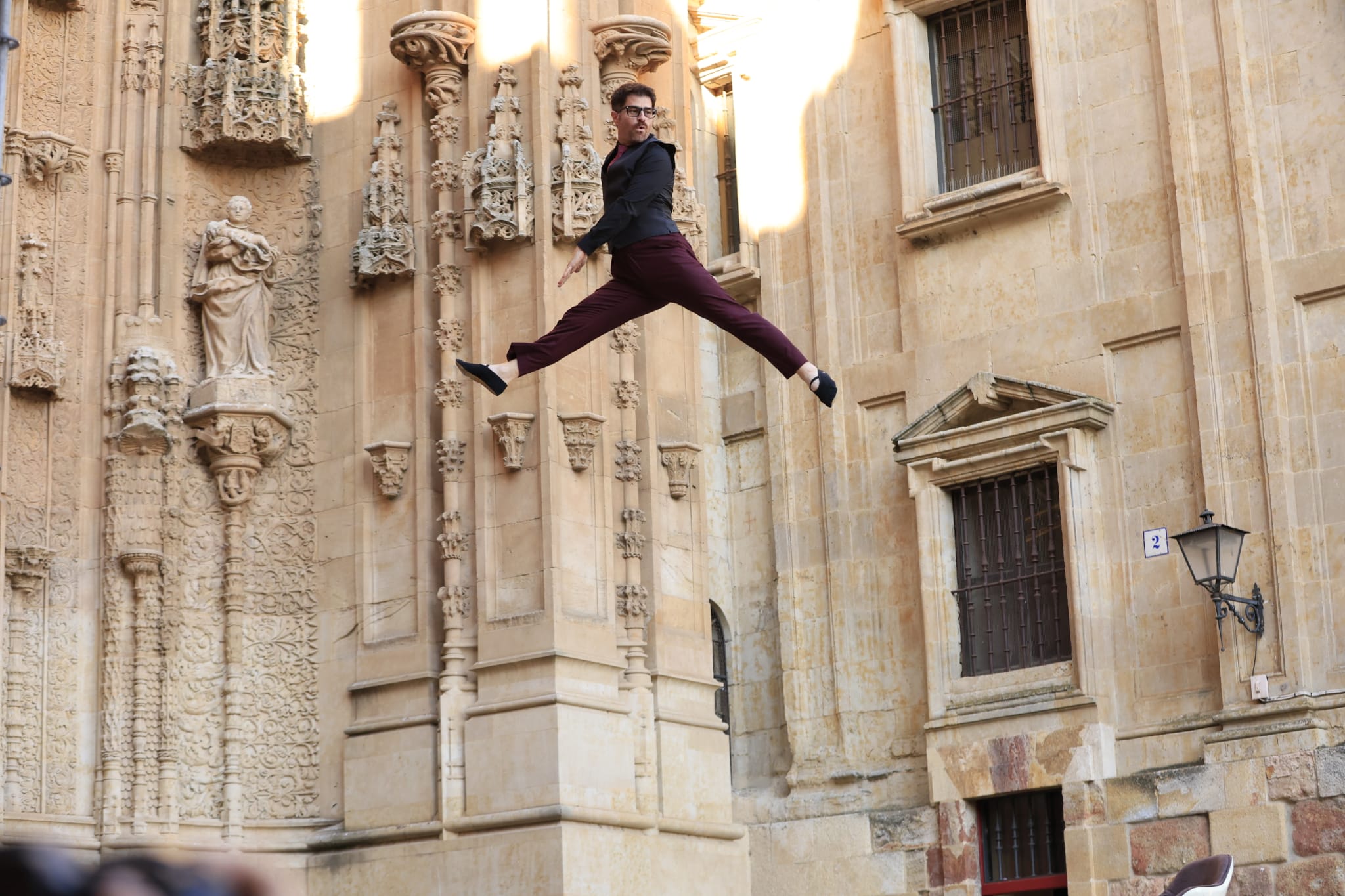 Acrobacias y saltos imposibles en un Patio Chico a reventar