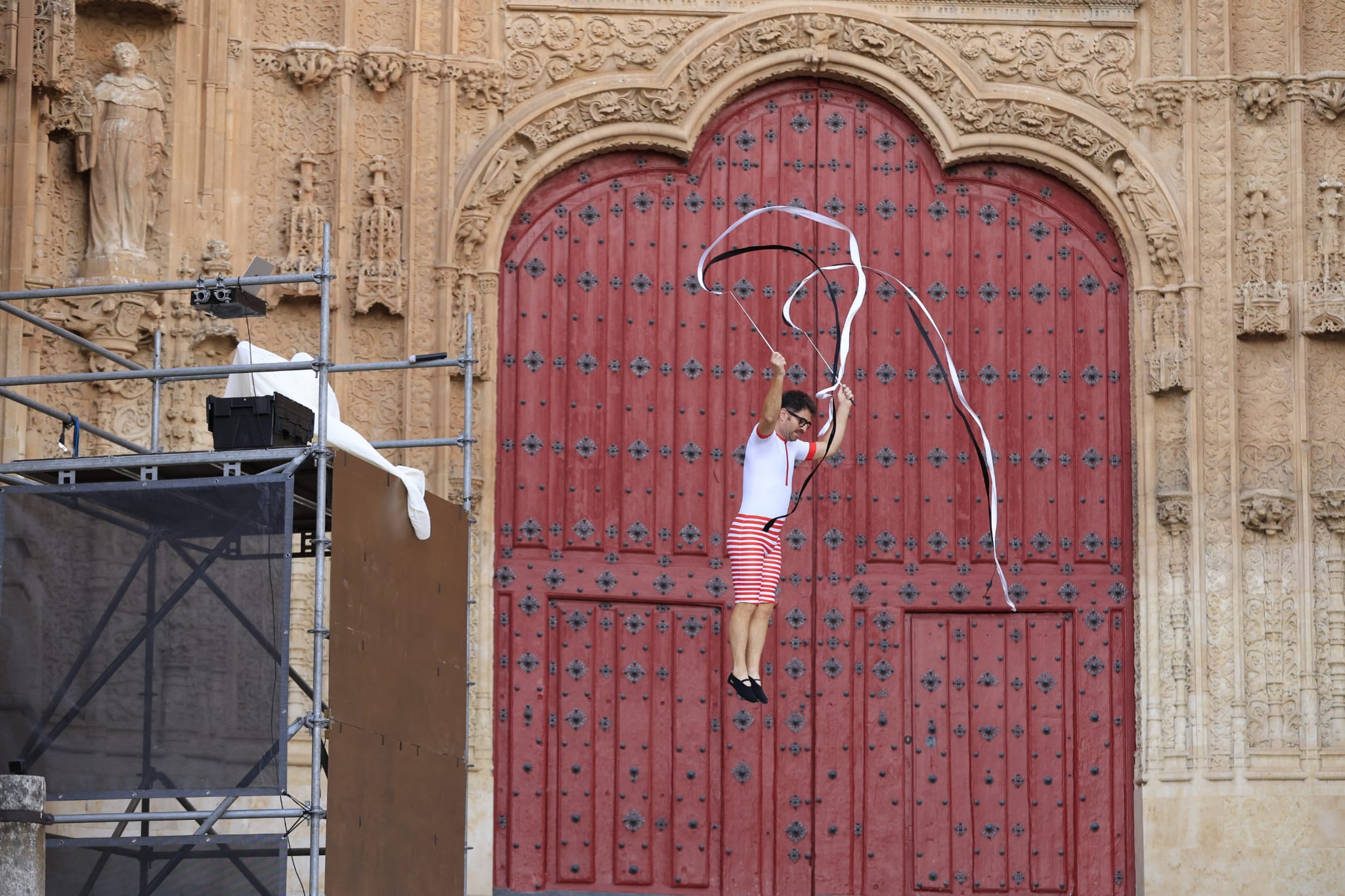 Acrobacias y saltos imposibles en un Patio Chico a reventar