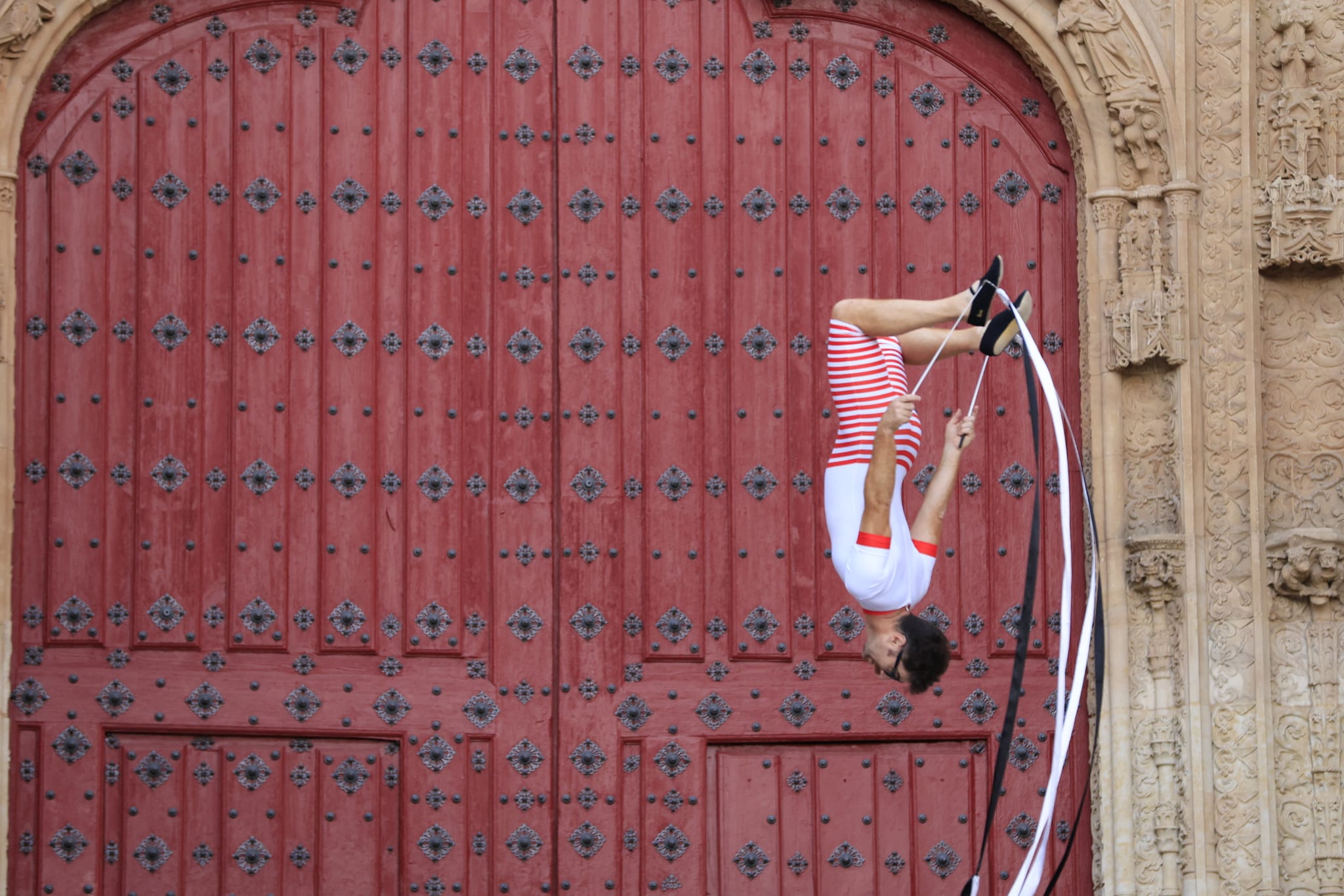 Acrobacias y saltos imposibles en un Patio Chico a reventar