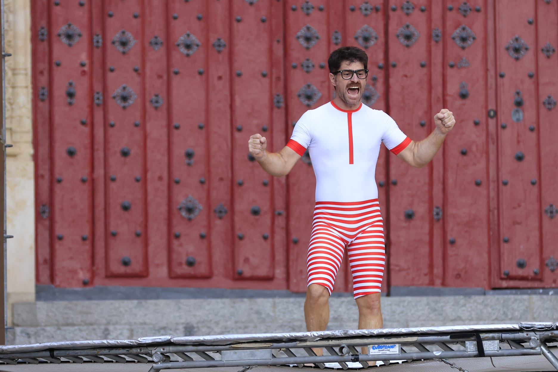 Acrobacias y saltos imposibles en un Patio Chico a reventar