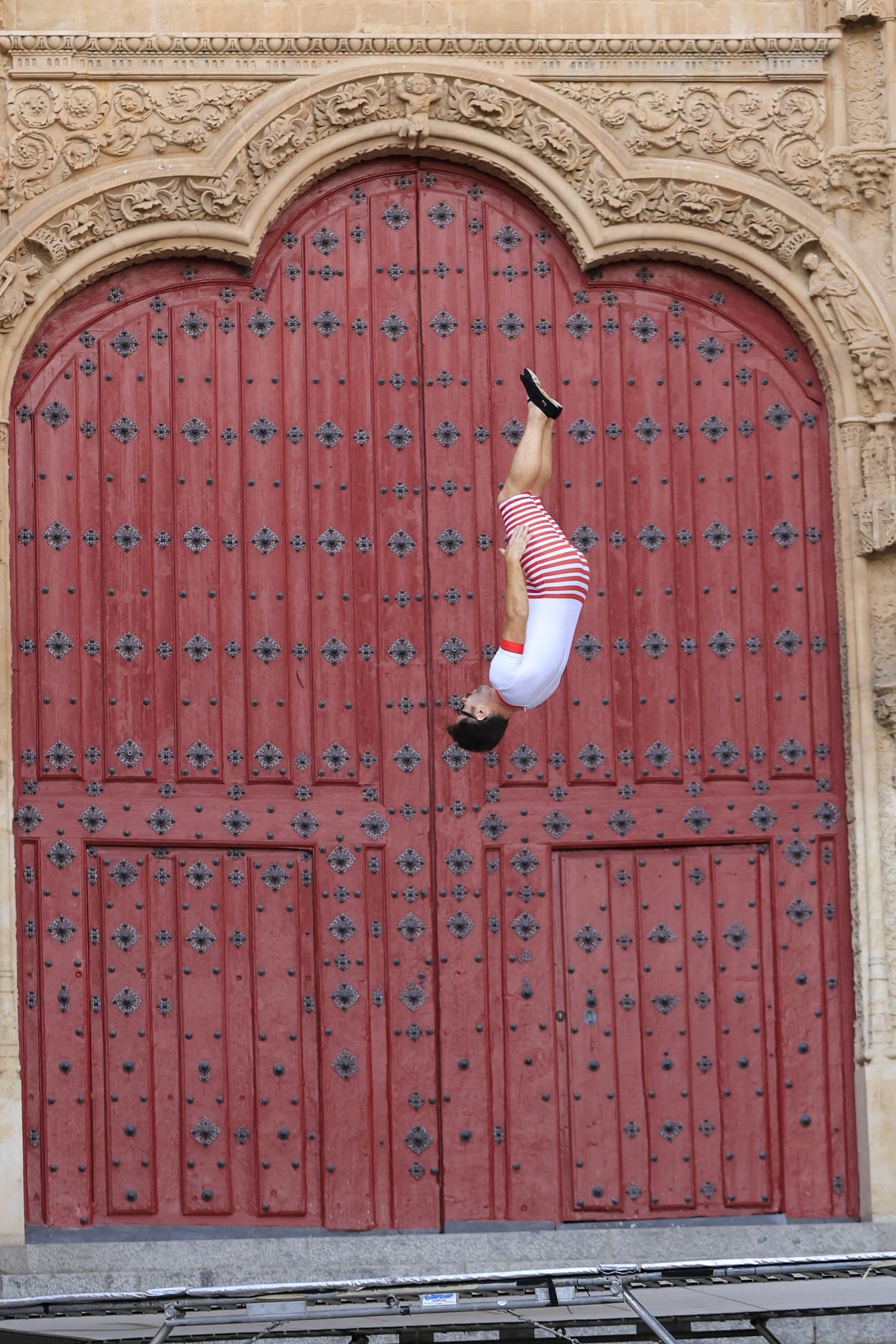 Acrobacias y saltos imposibles en un Patio Chico a reventar