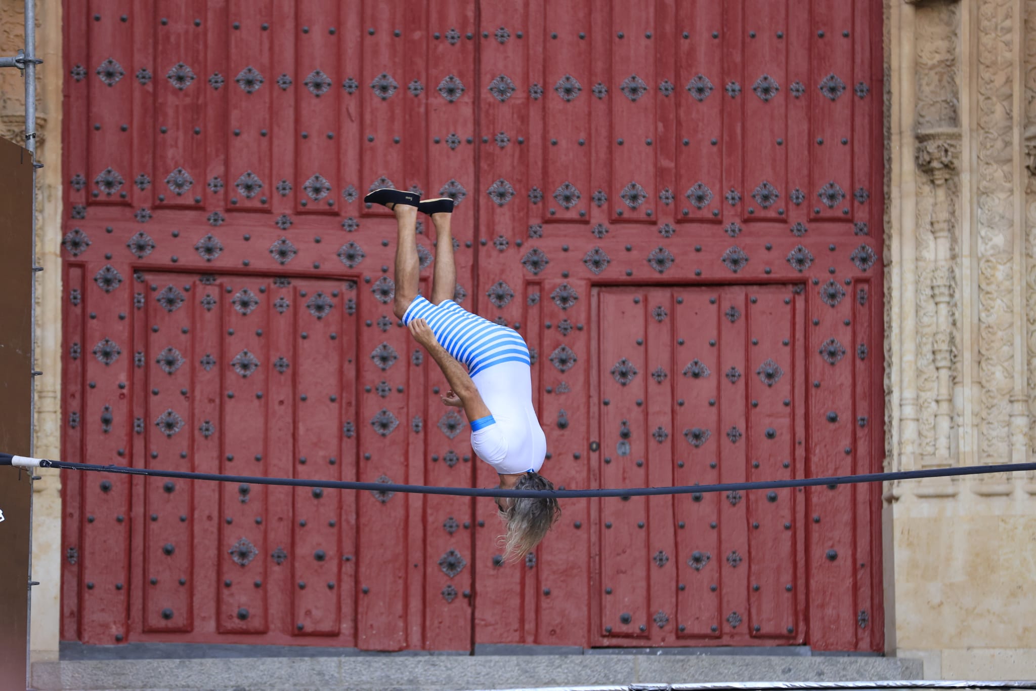 Acrobacias y saltos imposibles en un Patio Chico a reventar