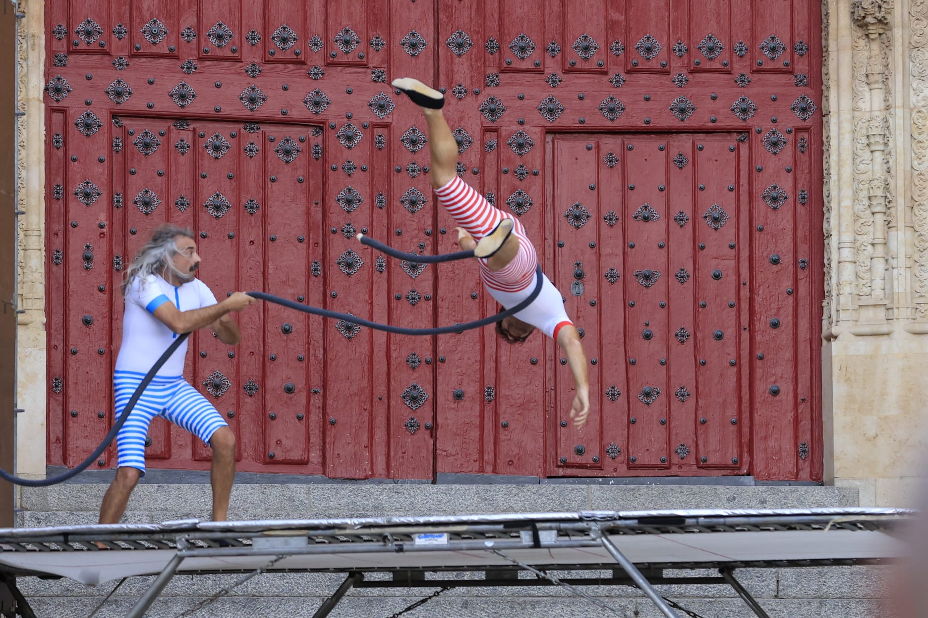 Acrobacias y saltos imposibles en un Patio Chico a reventar