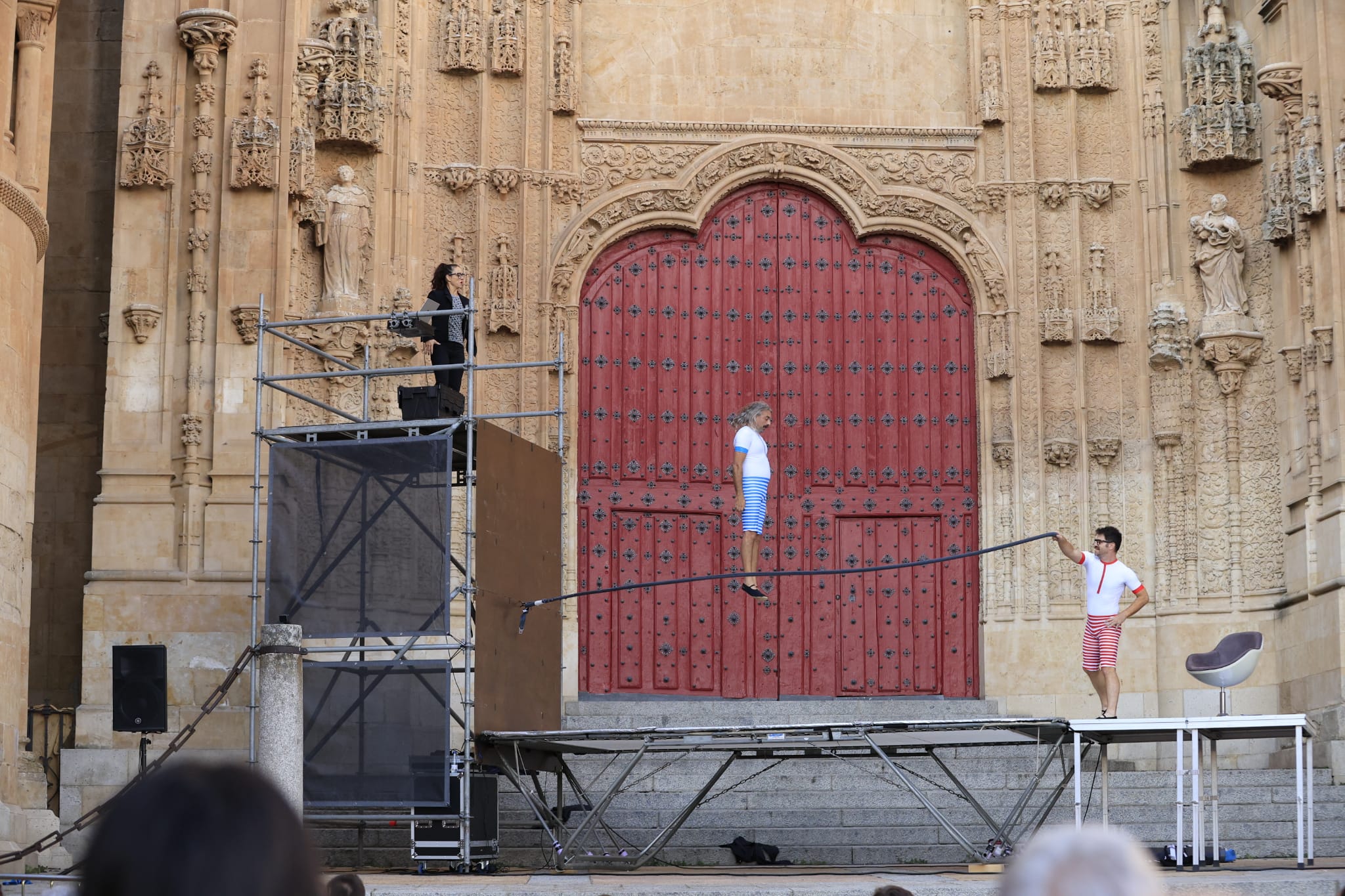 Acrobacias y saltos imposibles en un Patio Chico a reventar