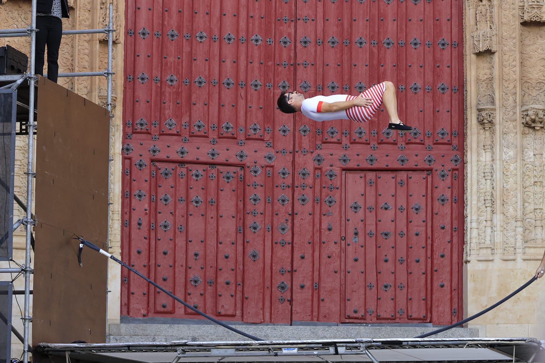 Acrobacias y saltos imposibles en un Patio Chico a reventar