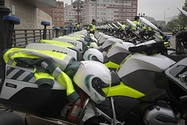 Motos de la Agrupación de Tráfico de la Guardia Civil en una edición de la Vuelta.