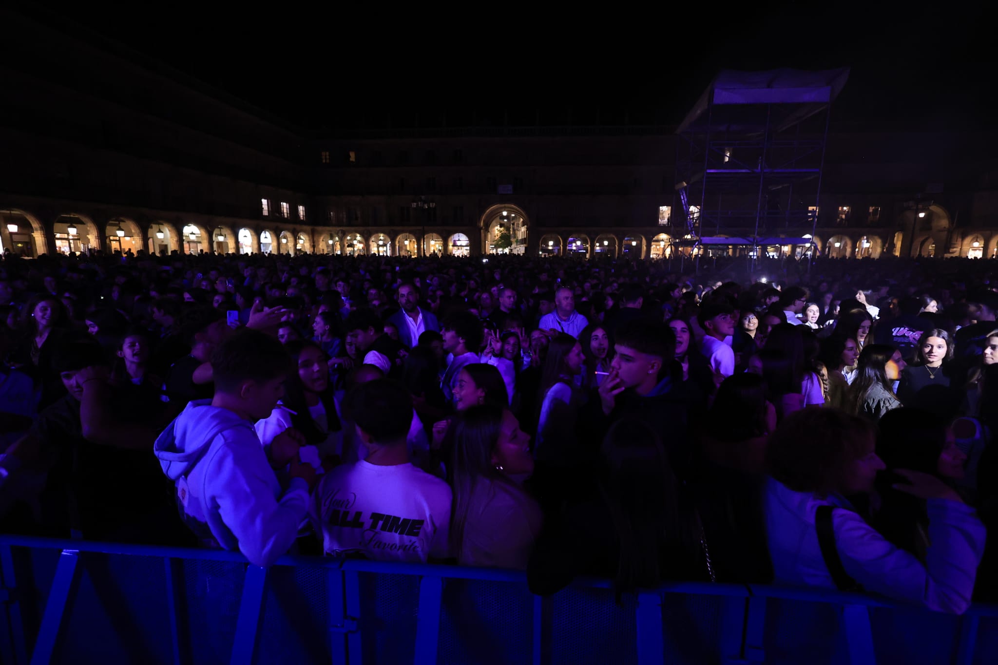 &#039;Los 40Sessions&#039; ponen a bailar y saltar a la juventud de Salamanca