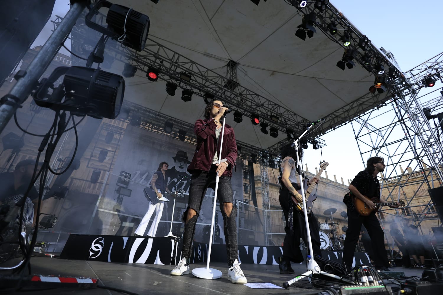 Ultraligera abre una noche mágica en la Plaza Mayor de Salamanca