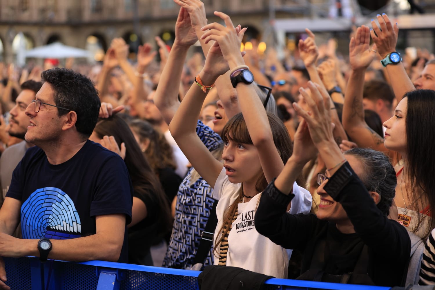 Ultraligera abre una noche mágica en la Plaza Mayor de Salamanca