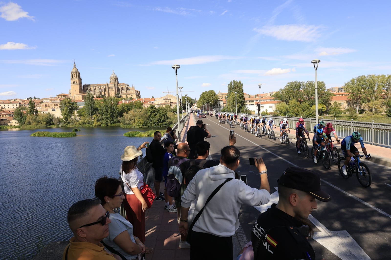 El paso de la Vuelta por Salamanca: más aplausos que banderas y un líder &#039;pillo&#039;