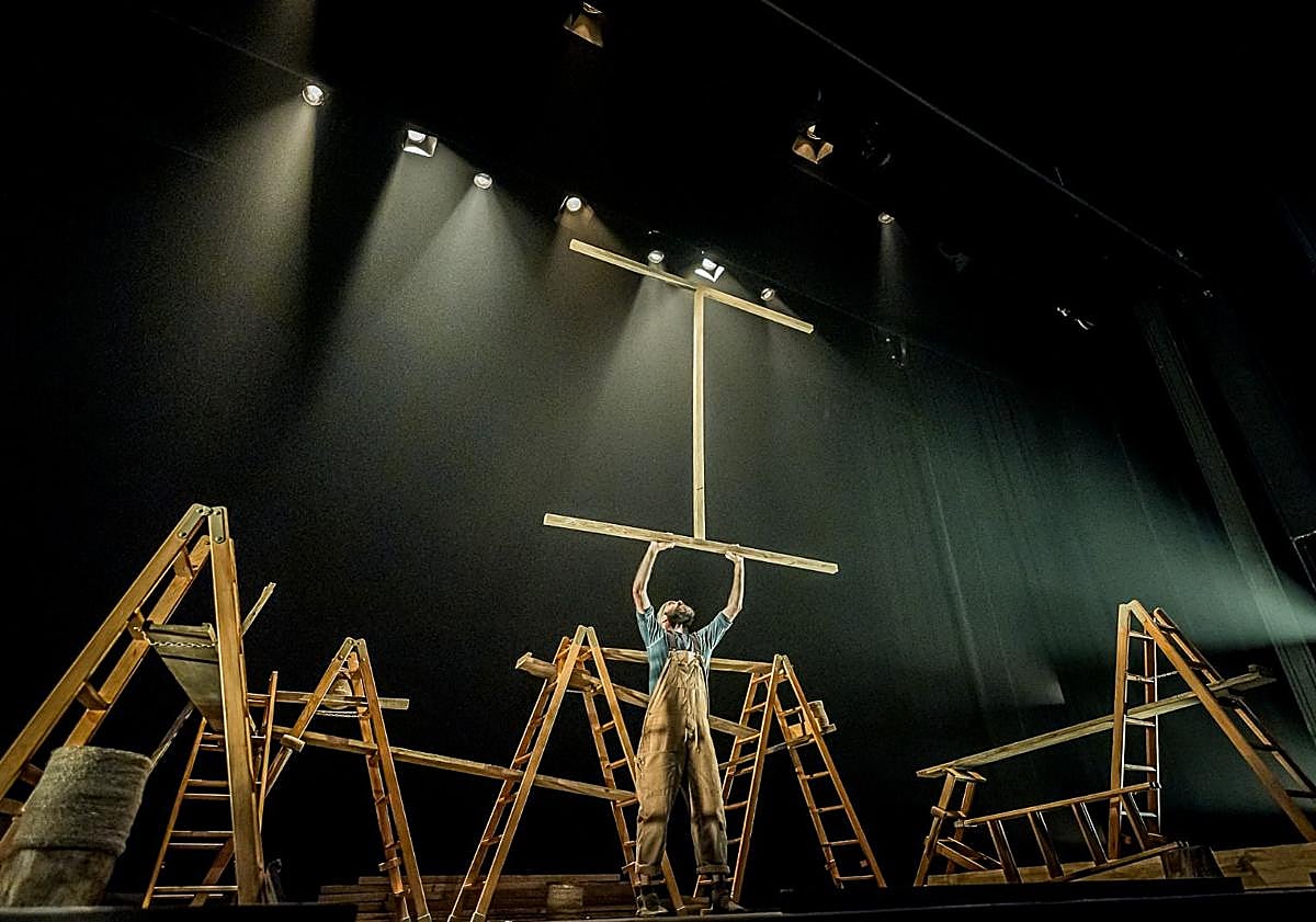 Imagen principal - Arriba, Llar; debajo, de izquierda a derecha, 'Querencia' y Noan.