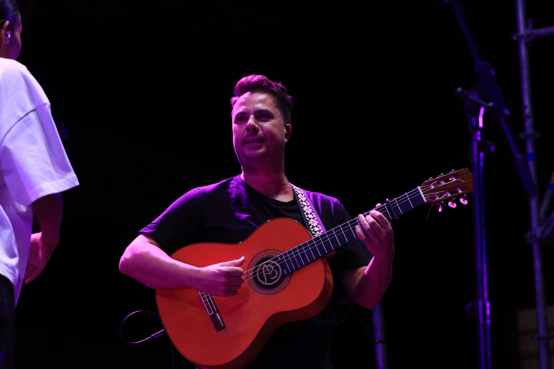Marta Santos conquista la Plaza Mayor con su flamenco pop