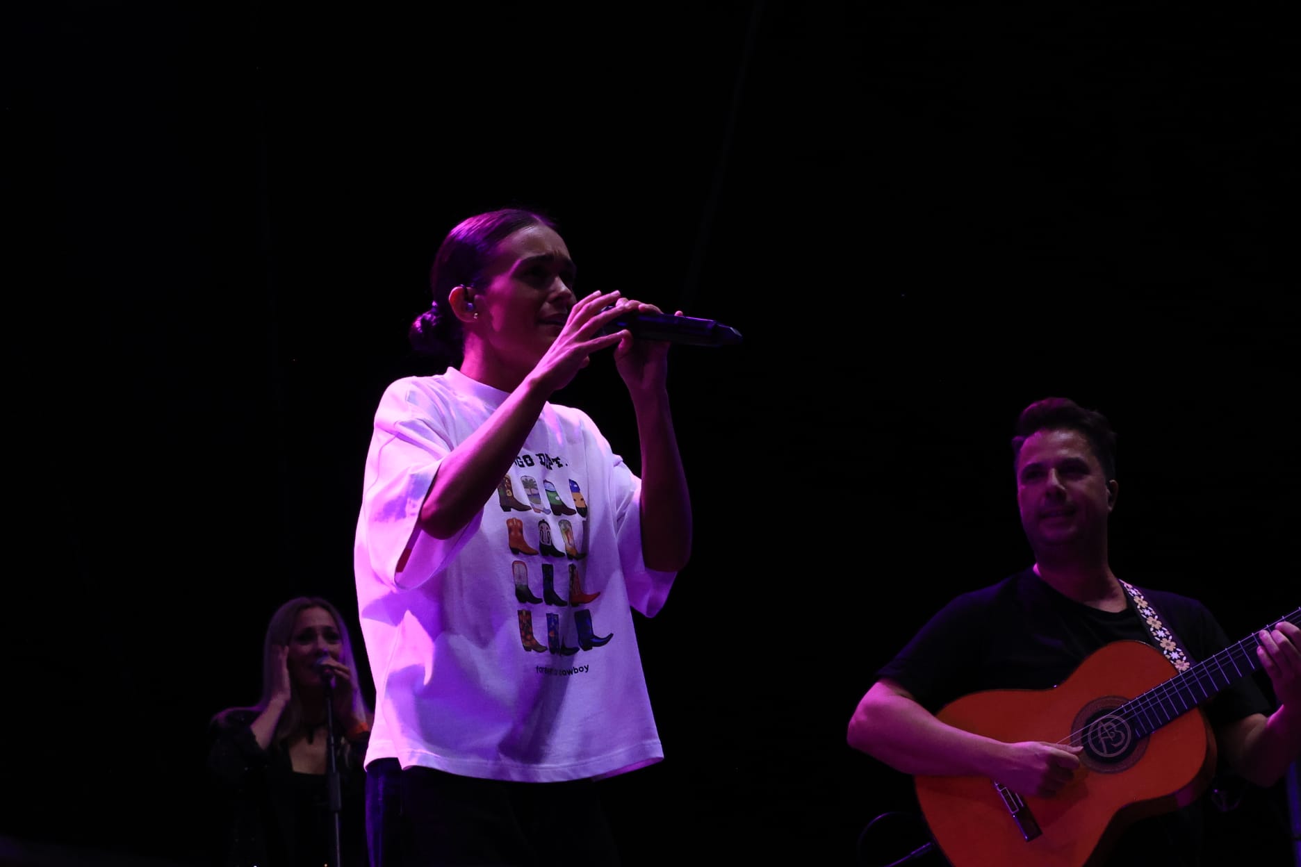Marta Santos conquista la Plaza Mayor con su flamenco pop