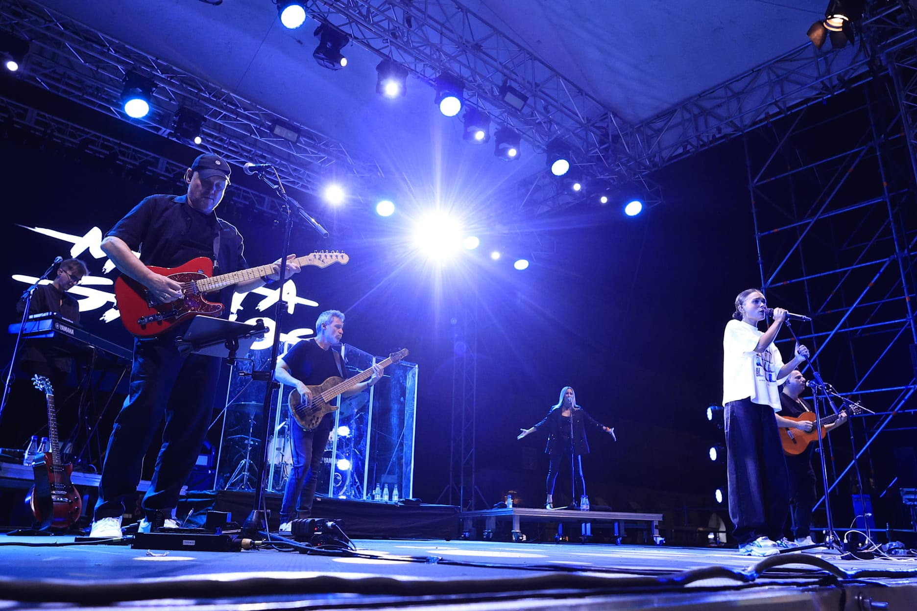 Marta Santos conquista la Plaza Mayor con su flamenco pop