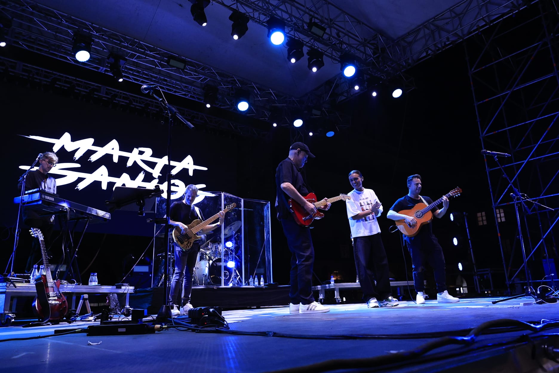 Marta Santos conquista la Plaza Mayor con su flamenco pop