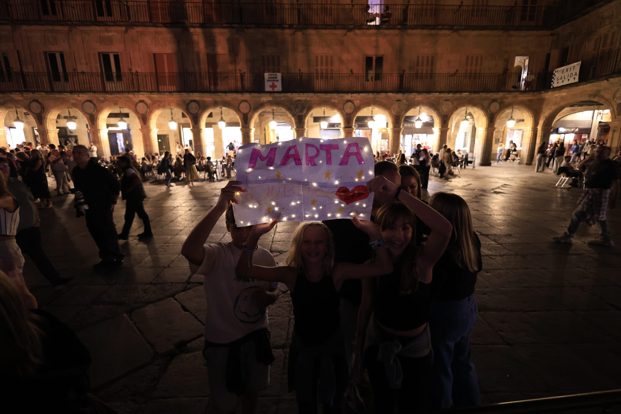 Marta Santos conquista la Plaza Mayor con su flamenco pop
