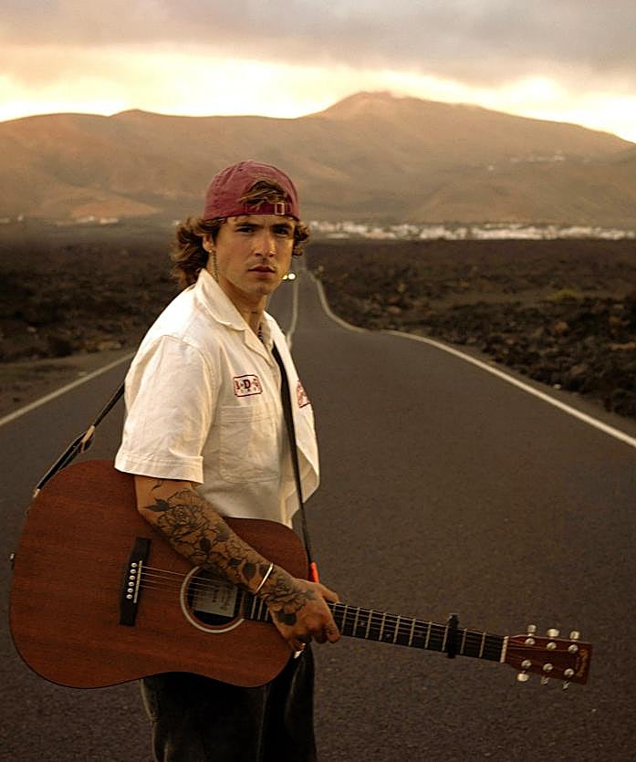 Imagen secundaria 2 - Arriba, Llar; debajo, de izquierda a derecha, 'Querencia' y Noan.