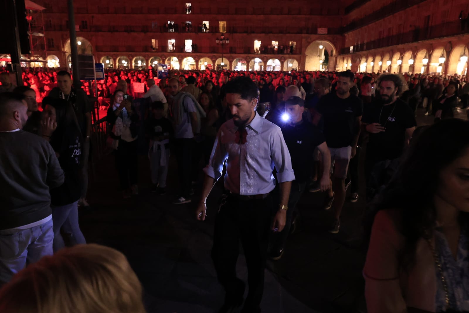 Siloé reparte besos a una entregada Plaza Mayor de Salamanca