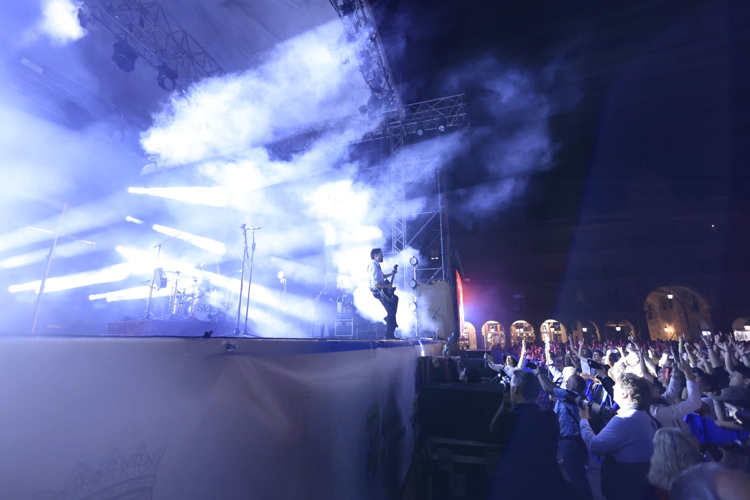 Siloé reparte besos a una entregada Plaza Mayor de Salamanca