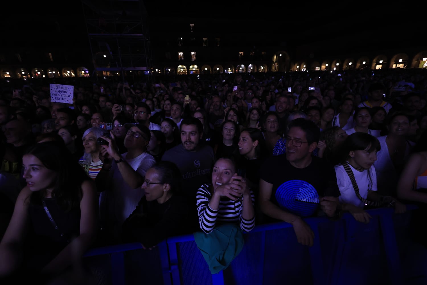 Siloé reparte besos a una entregada Plaza Mayor de Salamanca