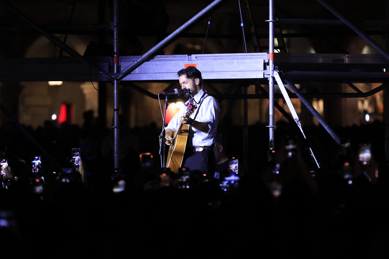 Siloé reparte besos a una entregada Plaza Mayor de Salamanca