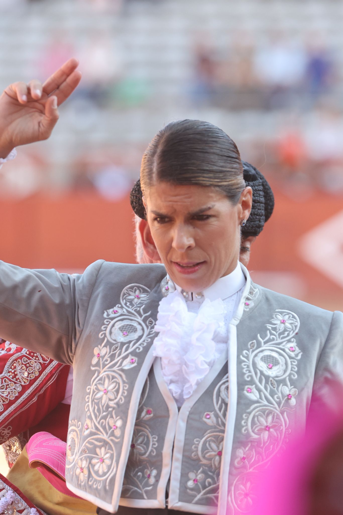 Olga Casado abre la puerta grande del festejo femenino de la feria
