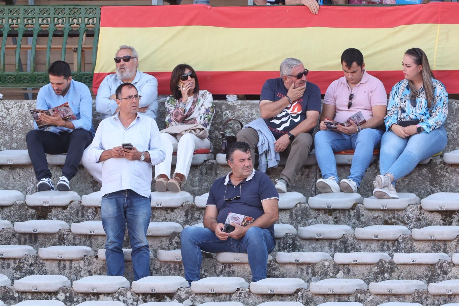 Tres orejas para Ismael Martín y traslado de Damián Castaño al hospital en la segunda de abono de Salamanca