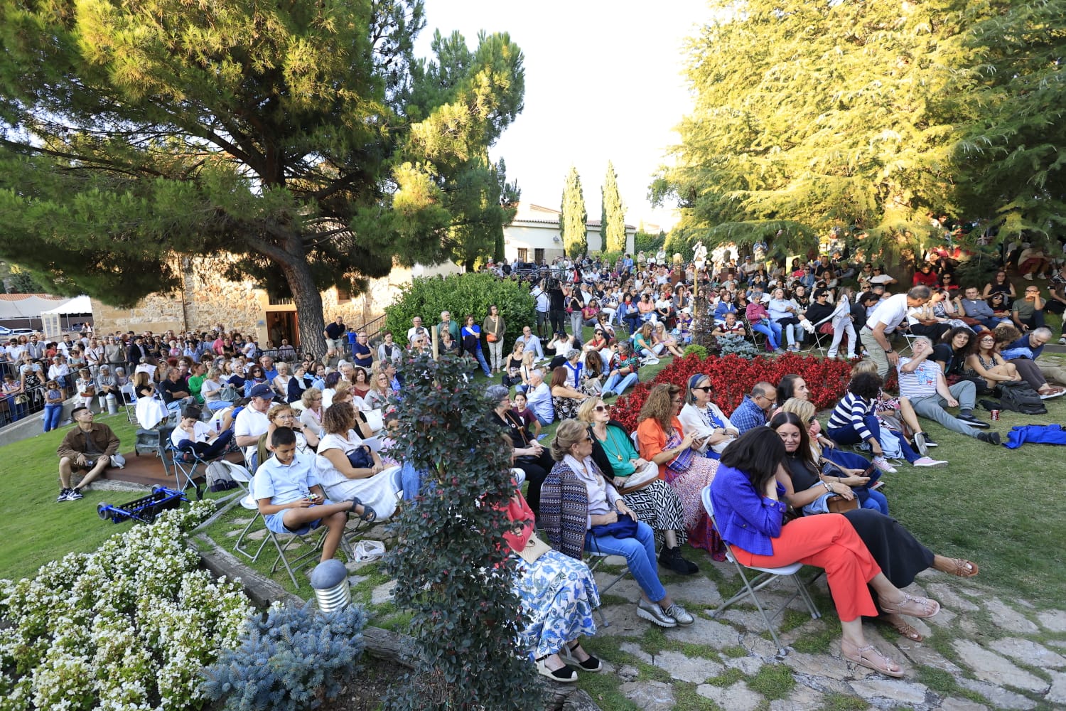 Los Jardines de Santo Domingo se llenan de arte con el espectáculo Extractos de Querencia