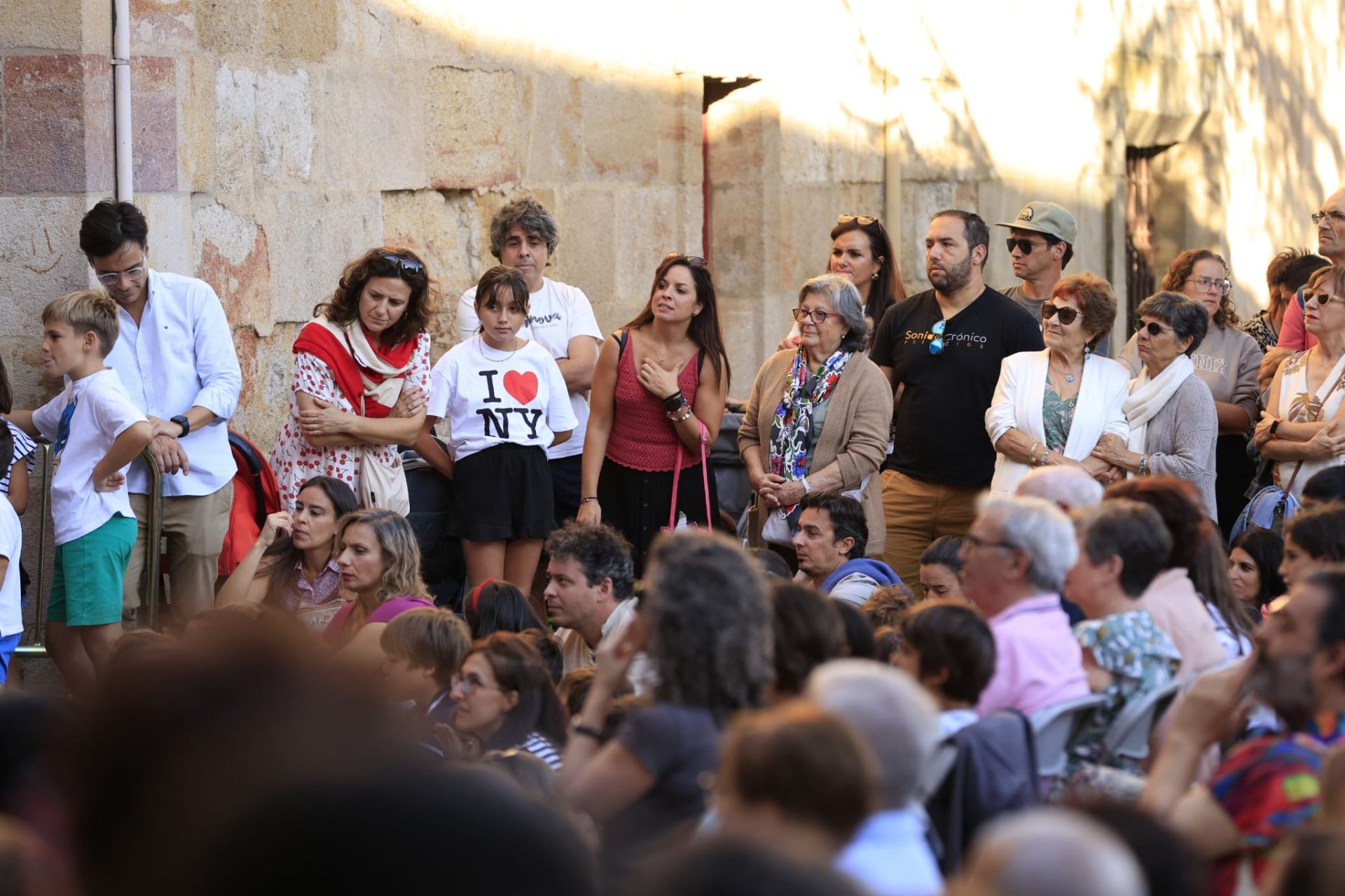 Éxito de &#039;Llar&#039;: el espectáculo que combina arquitectura y malabares en el Patio Chico
