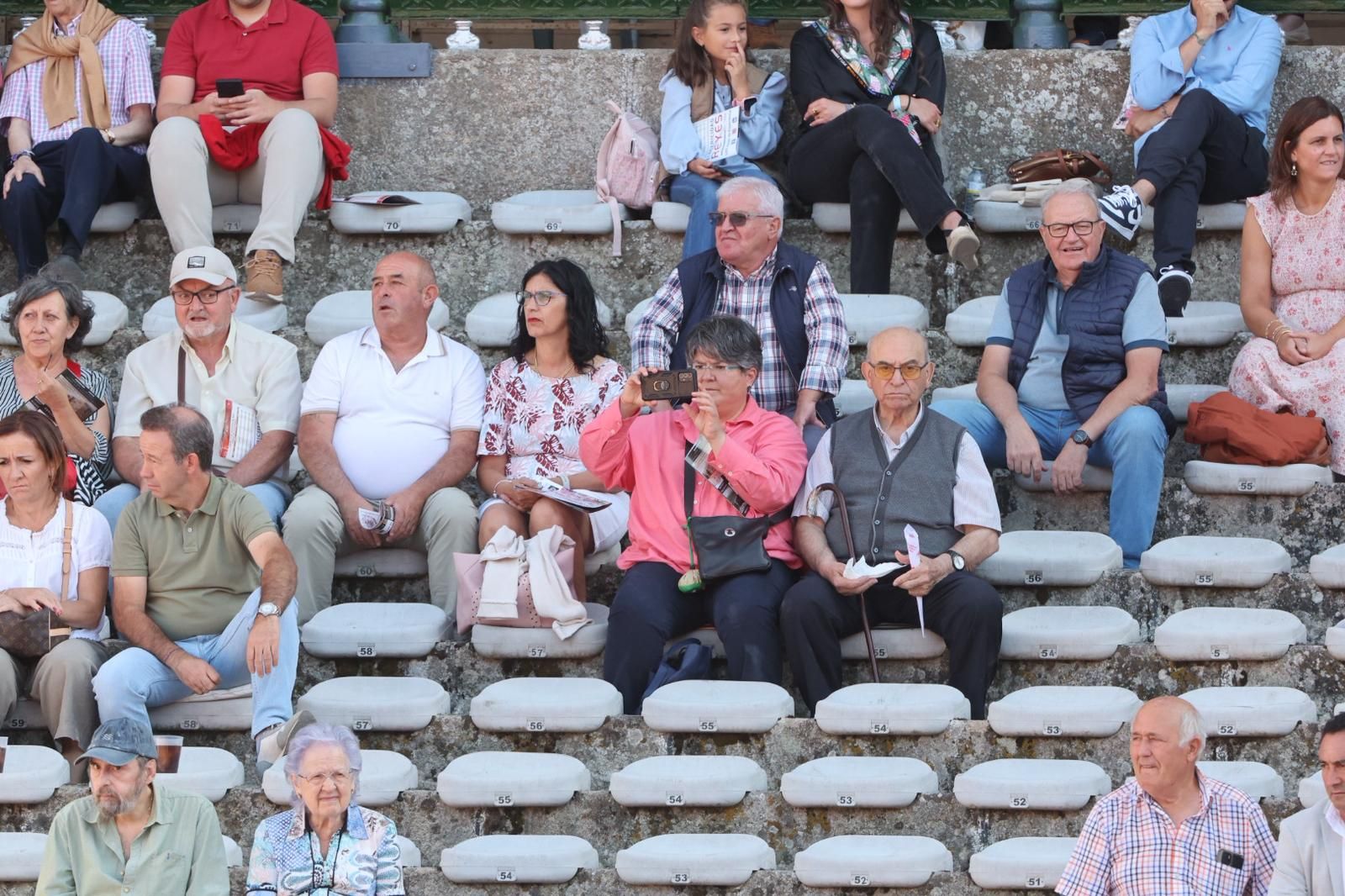 Tres orejas para Ismael Martín y traslado de Damián Castaño al hospital en la segunda de abono de Salamanca